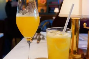Peach and jasmine soda (right) and cocktail (left) 