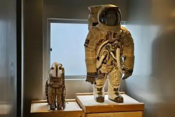 Atsushi Adachi’s “Apollo 11_Ham the Chimp” and “Лайка”