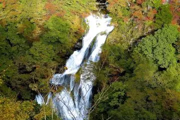Kirifuri-no-taki Falls in autumn