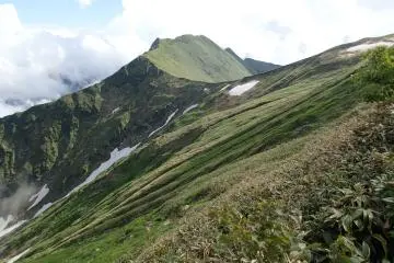 Walking the ridge (Photo: Matthew Shewchuk)