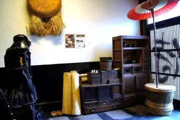 The Solemn Samurai keeps watch over Shishin Cafe