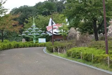 The zoo is located just up the road