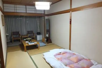 The rooms here are all tatami mat rooms, and have no toilet or bath in the room