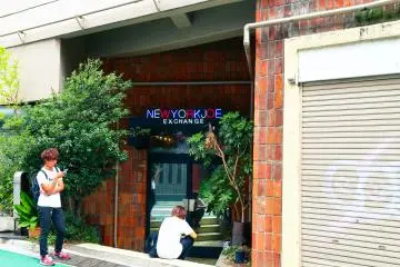<p>Entrance</p>