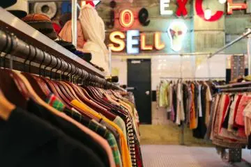 <p>Women's tops</p>