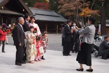 It was heartwarming to see families taking group photos on this special occasion.
