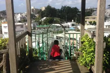 The entrance to the slide