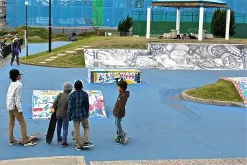 <p>Taman bermain skateboard untuk semua umur</p>
