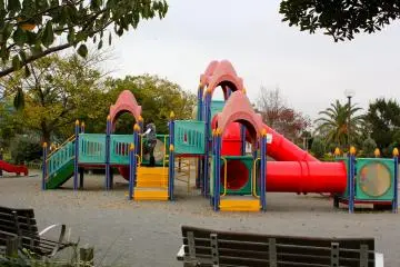 <p>Area jungle gym (tempat melatih motorik anak dengan soft gym)</p>