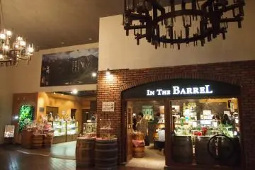 คุณสามารถซื้อเหล้าฮาคุชูและเหล้าอื่่่นๆขนาดพกพาได้ที่่"The Barrel"