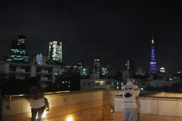 Enjoying the night view of Tokyo skyline