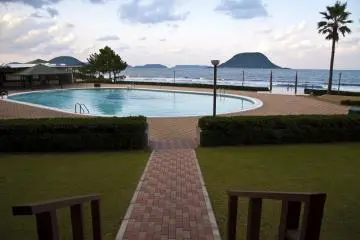 สระว่ายน้ำริมชายหาด