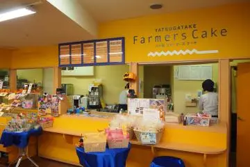 Farmers Cake on the Piment Street. All the ingredients of the cheesecake and confectionary products are seasonal ingredients, freshly produced in the region.