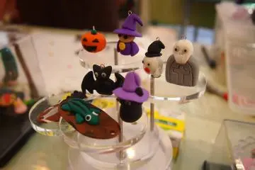 Children can make crafts at the GAO Activity Center.