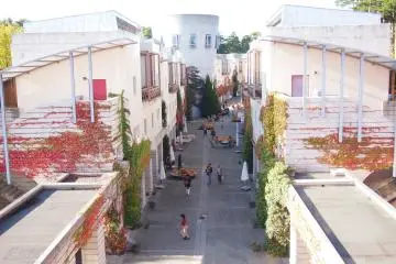 The view of the Piment Street from my room.