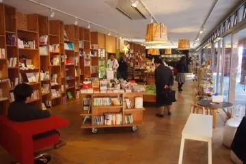 Books & Cafe, a great place to camp at with a coffee or a cake. Wifi is available here.