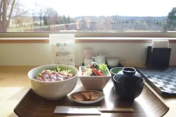 I enjoyed a superb view while enjoying my steak don set lunch.