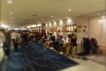Arrive early or queue up against the wall. It's worth the wait!