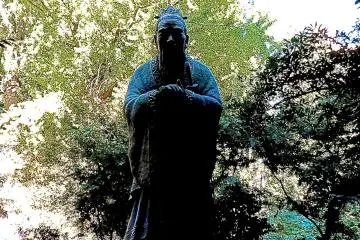 공자 동상