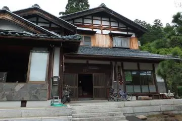 The entrance to Mr. Tomita's home/workplace/display space
