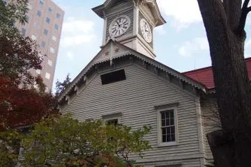 There is a photo spot outside the building where you can take a photo with the historic building.