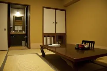 <p>ห้องพักพร้อมกับห้องน้ำในตัว</p>