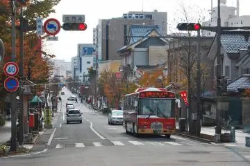 <p>ชูโอะ โดริ ถนนสายหลักในนากาโน่ที่เชื่อมต่อกับสถานี</p>