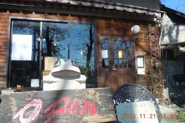 The last time we wanted to dine here it was closed so we were relieved to see the open sign this time
