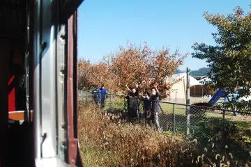 Locals wave you during the way