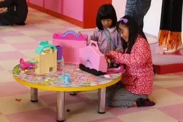 Playing with Barbie can't be more fun than this!