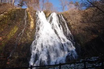 <p>View of Oshinkoshin in late autumn.</p>