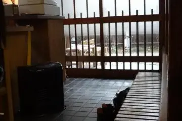 If the sliding door is closed, please open it and step inside.