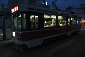 Streetcars in Nagasaki are very popular, so they are often packed. Anyway, I still think they are lots of fun!