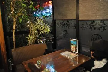 <p>Table for two</p>