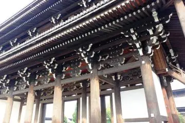 Sammon Gate is huge, but beautiful at the same time