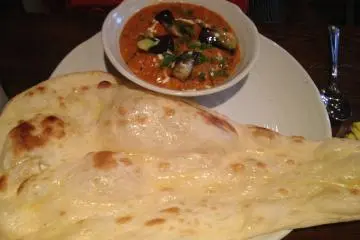 <p>Mixed vegetable curry with naan</p>