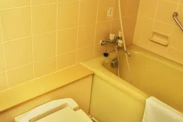 Spacious bathtub