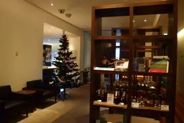 <p>ที่ล็อบบี้ มีของที่ระลึกจากฟุราโนะให้เลือก</p>