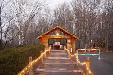 <p>The entrance of the Ningle Terrace lighting up for the night</p>