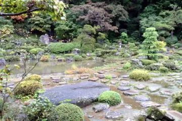 <p>The main garden is located behind Gyokusenji Temple in the town of Tsuruoka, Yamagata Prefecture</p>