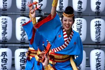Most of the costumes are bright, contrasting colors like this. (Photo: <a href="https://www.flickr.com/photos/myriadity/3029863955/" target="_blank" rel="noreferrer noopener nofollow">Kumar Nav</a> / <a href="https://creativecommons.org/licenses/by-sa/2.0/" target="_blank" rel="noreferrer noopener nofollow">CC BY-SA 2.0</a>)