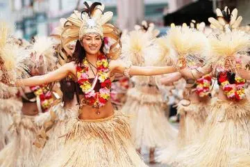 Costumes range in a variety of different styles. (Photo: <a href="https://www.flickr.com/photos/yosakoigraffiti/4808123187/" target="_blank" rel="noreferrer noopener nofollow">工房 やまもも</a> / <a href="https://creativecommons.org/licenses/by/2.0/" target="_blank" rel="noreferrer noopener nofollow">CC BY 2.0</a>)