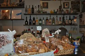 <p>Cookies and booze</p>