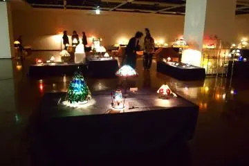 Seni kaca patri di Galeri Warga