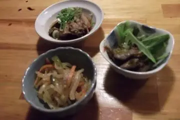 <p>The little dishes I was&nbsp;given for just going in</p>