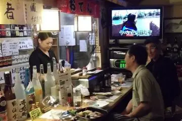 <p>The atmosphere is friendly and cosy</p>