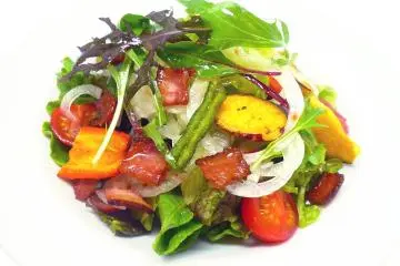 Magatama Cafe and Bar has a simple yet delicious home style menu, with a fusion of Japanese and International cuisine (Photo: Magatama Cafe)
