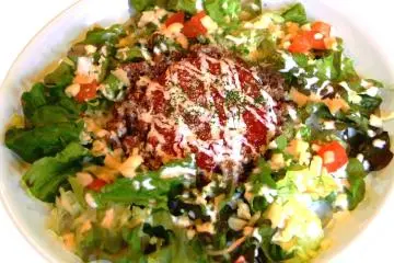 Magatama Cafe and Bar has a simple yet delicious home style menu, with a fusion of Japanese and International cuisine (Photo: Magatama Cafe)