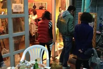 Relax and meet new friends at Jame's home, the Inch Bar in Osaka