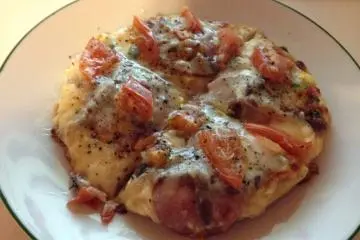 Succulent pizzas at Inch Bar Osaka